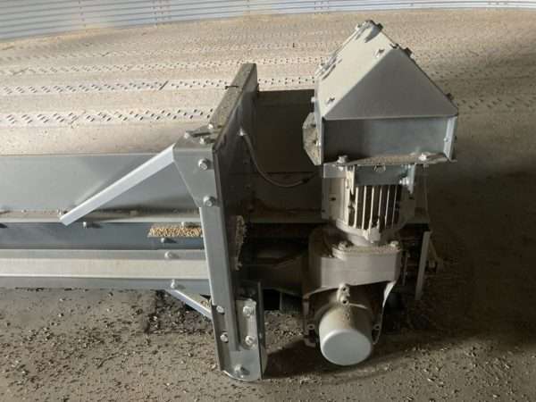 motor on the picking screw conveyor - position inside