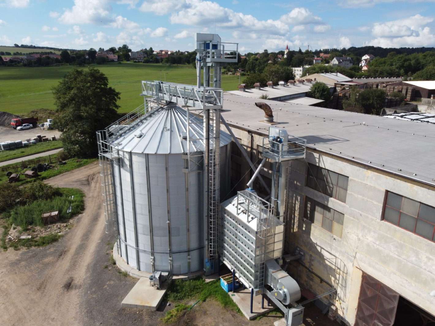 Sušička obilí NECO a skladovací silo Mysilo