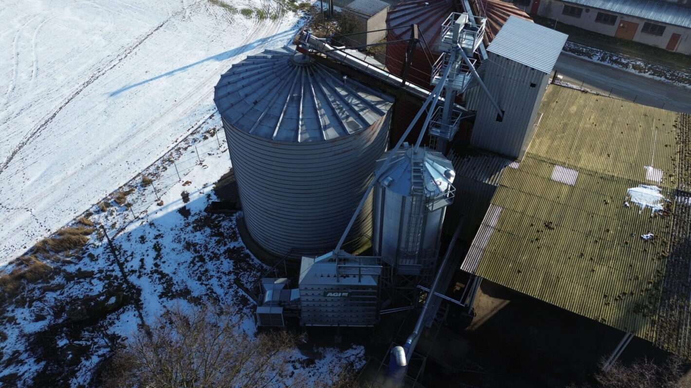 ZD Přešťovice – detail sil a sušičky obilí z nadhledu (2. etapa)