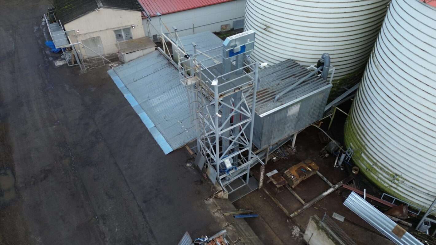 Elevátor na obilí 60 t/h – VAFO Production, Chrášťany u Prahy (2. etapa, 2025)