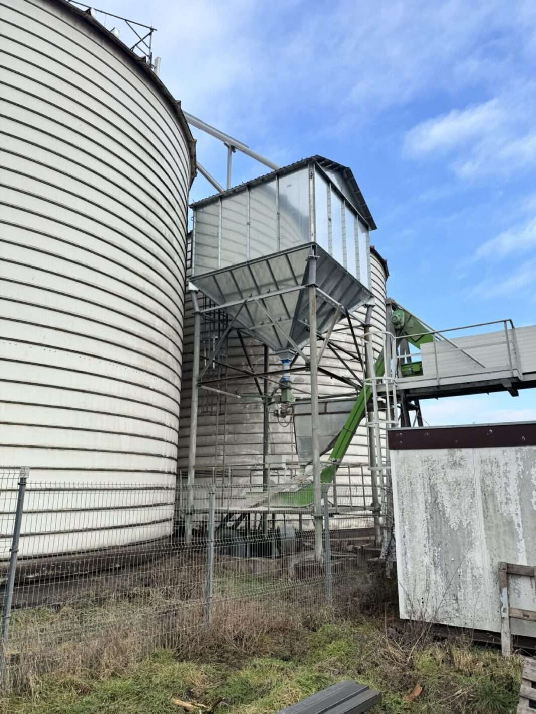 Podjezdové silo na obilí 50 m³ – VAFO Production, Chrášťany u Prahy (2. etapa)