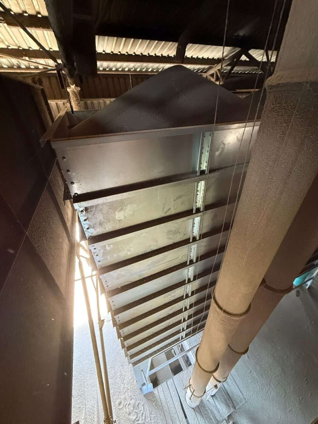 Čtvercové silo IM – spodní část a výsypka 45° (Vrátno)