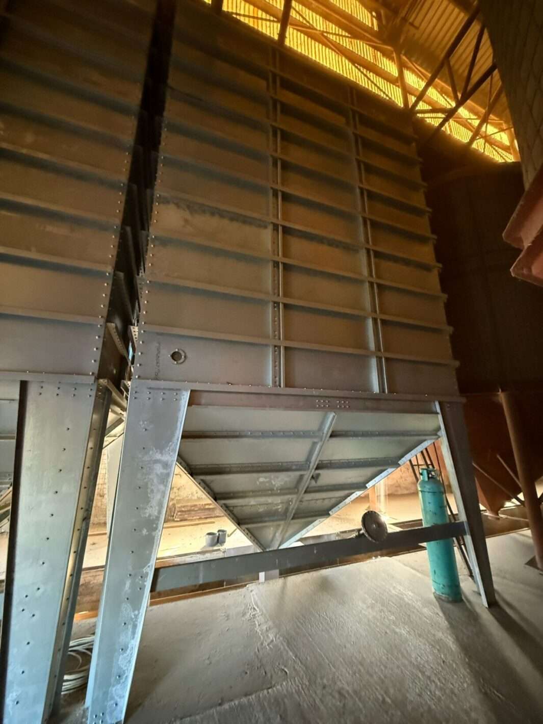 Čtvercové silo IM – montážní detail v prostoru u výsypky (Vrátno)