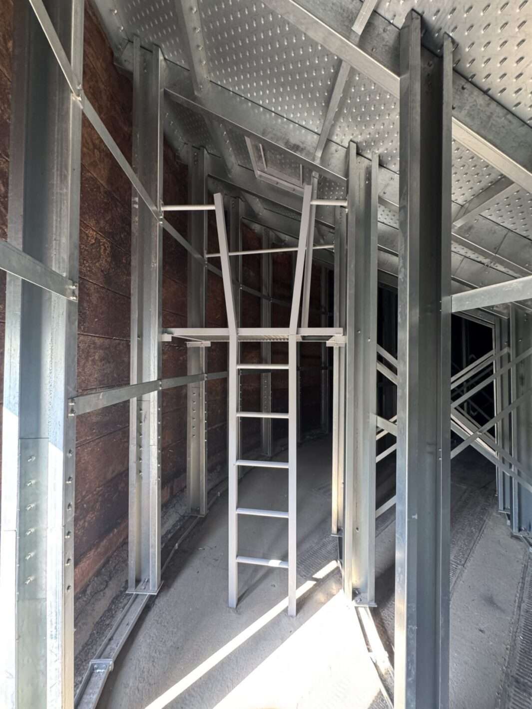 Ventilační trychtýř ve stávajícím sile – žebřík a servisní přístup