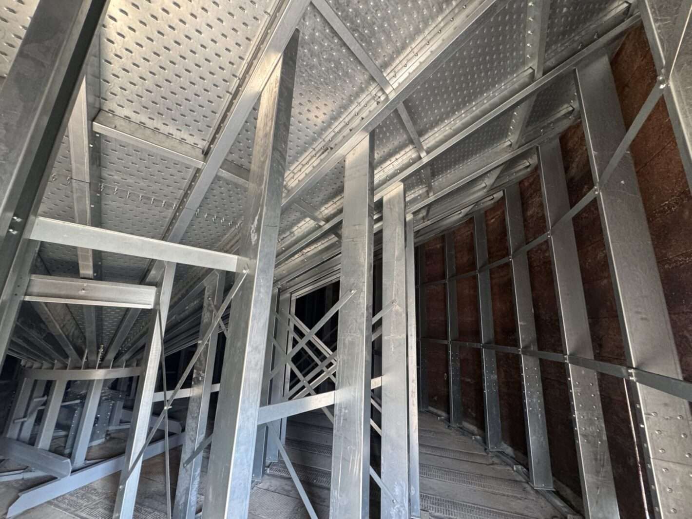 Ventilační trychtýř ve stávajícím sile – vnitřní konstrukce a výztuhy