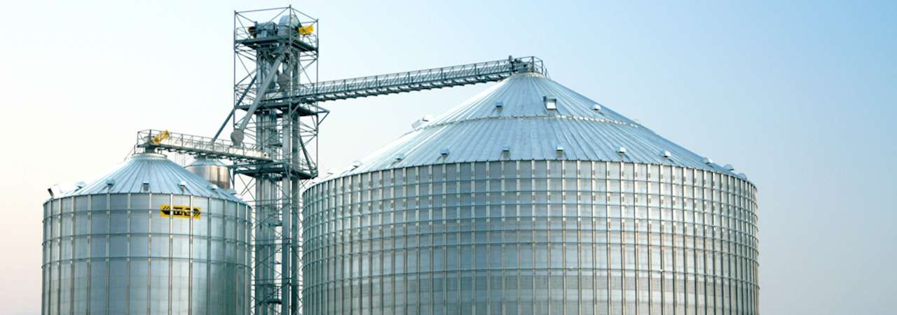Silos in which to store and dry