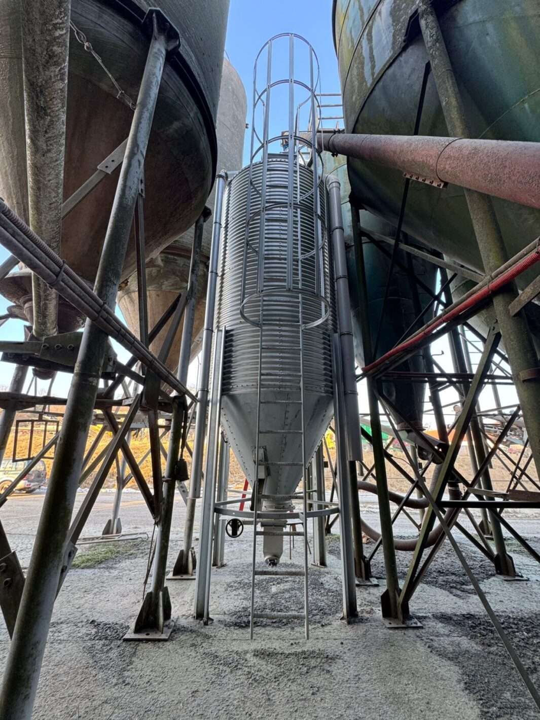 Krmné silo v projektu Agro Sedlice – boční pohled