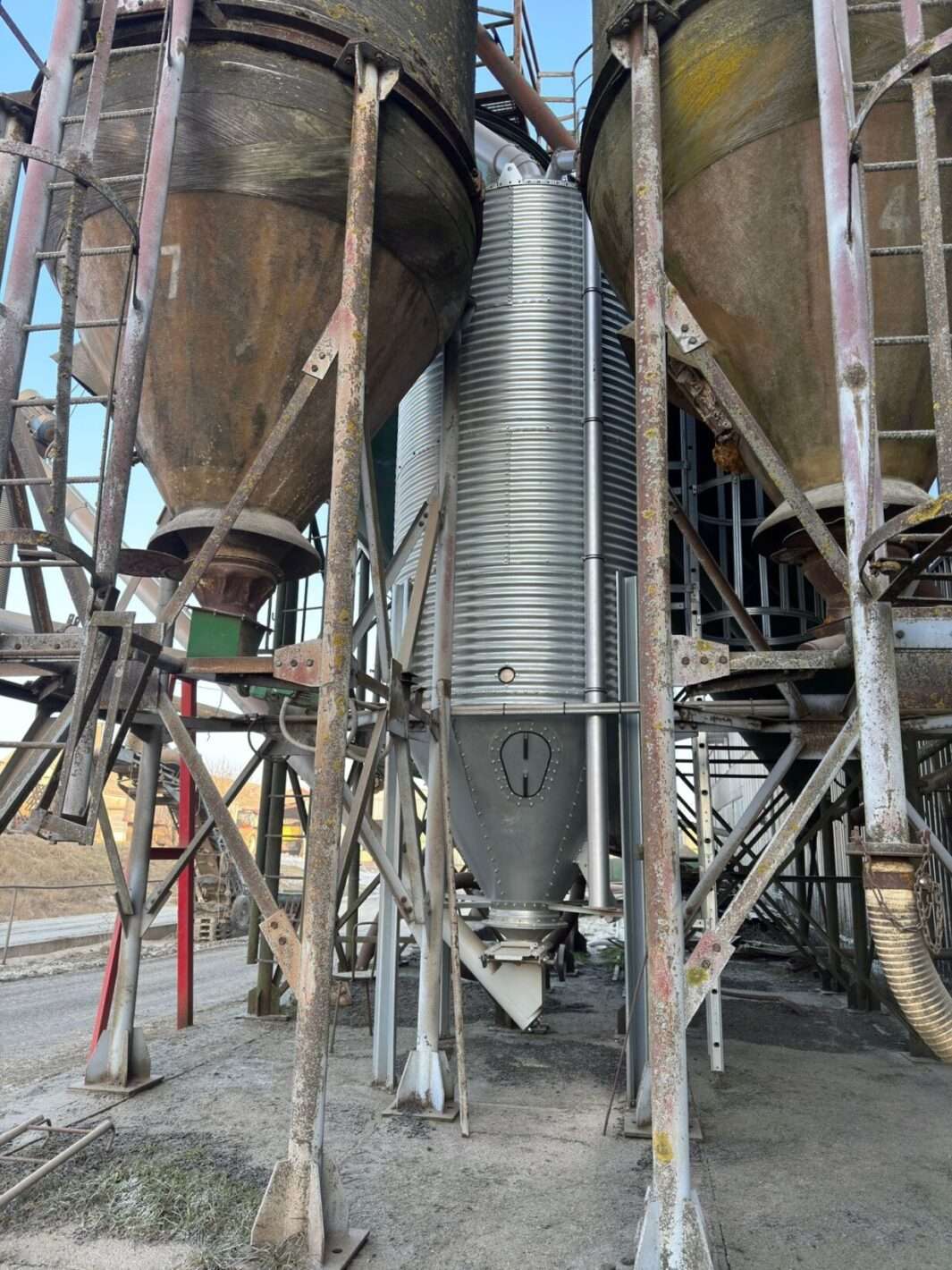 Krmné silo v projektu Agro Sedlice – boční pohled